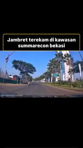 Jambret Handphone Terungkap di Summarecon Bekasi - Terekam Dashcam Mobil